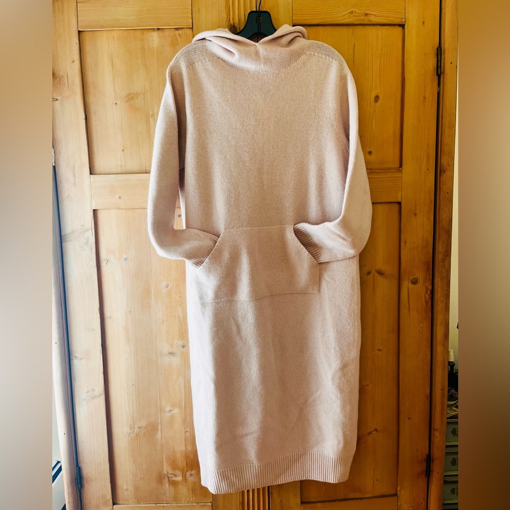 NWT Cozy Blush Wool-Cashmere Hoodie Sweater Dress. O/S